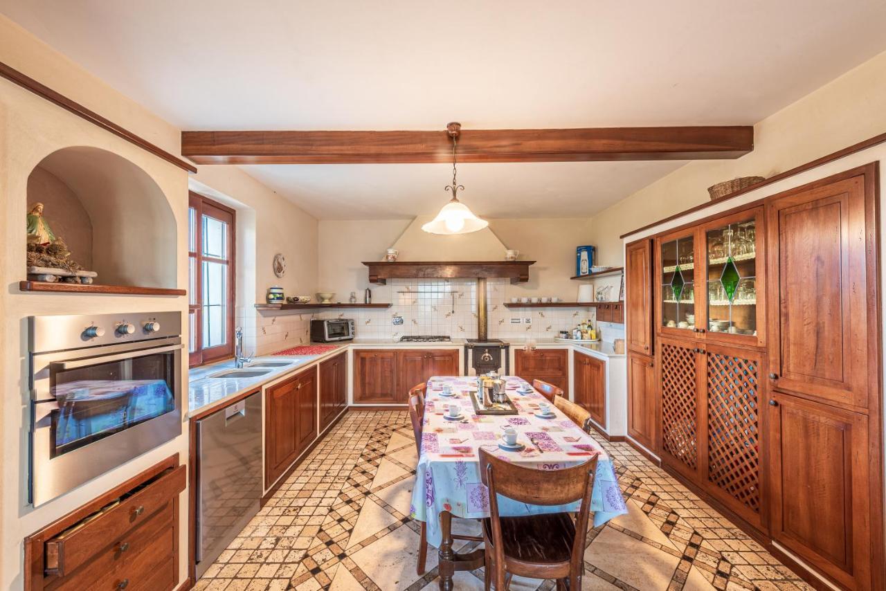 Villa Bricco Paglieri, Entire Villa ألبا المظهر الخارجي الصورة