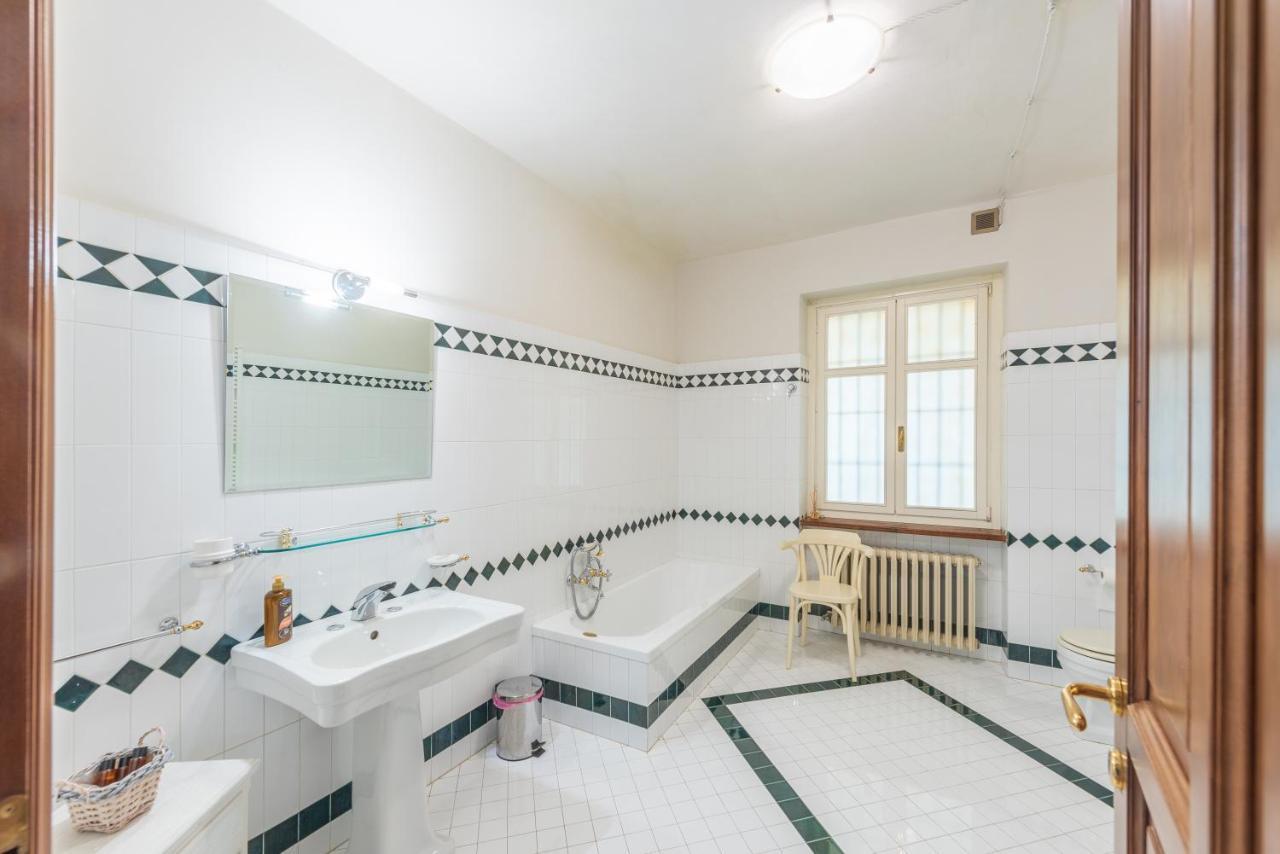 Villa Bricco Paglieri, Entire Villa ألبا المظهر الخارجي الصورة