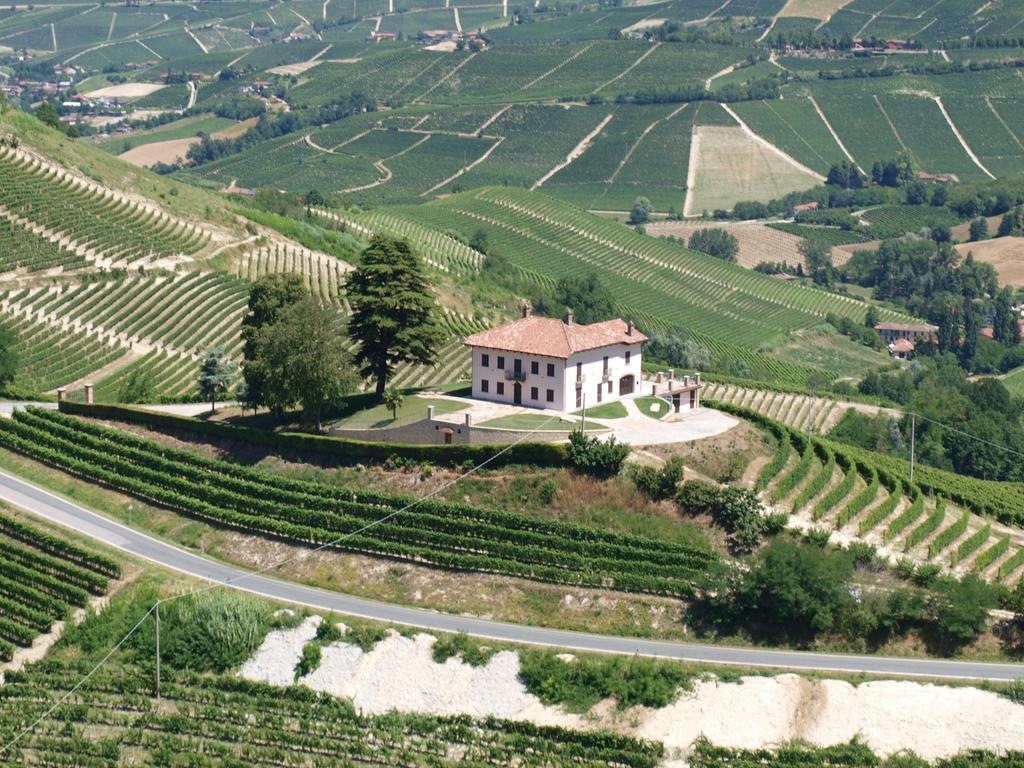 Villa Bricco Paglieri, Entire Villa ألبا المظهر الخارجي الصورة